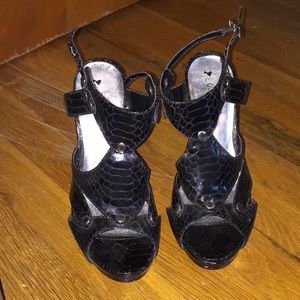 Sarah Jayne high heels